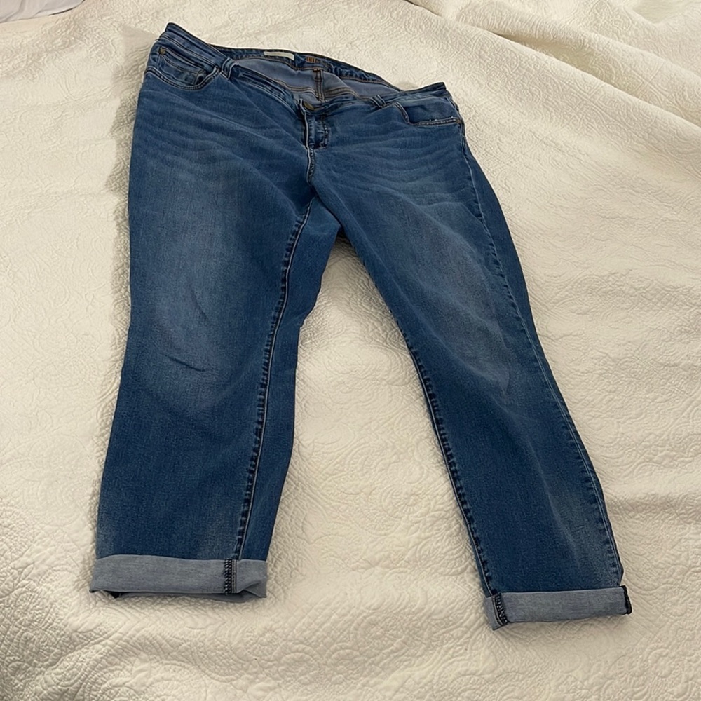 Boyfriend Jean with cuffed hem. Soft and stretchy. Just enough.